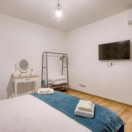2br Gozo Escape With Private Tub & Backyard By 360 Estates Ta' Abram