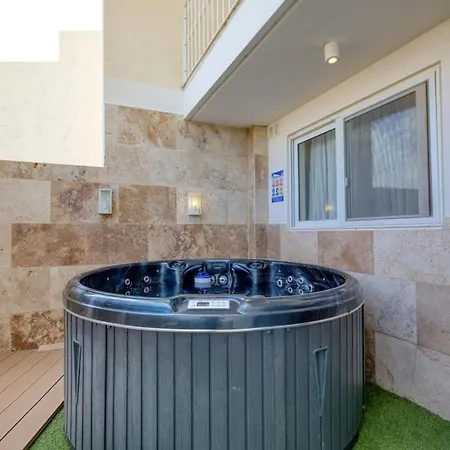 2br Gozo Escape With Private Tub & Backyard By 360 Estates Ta' Abram