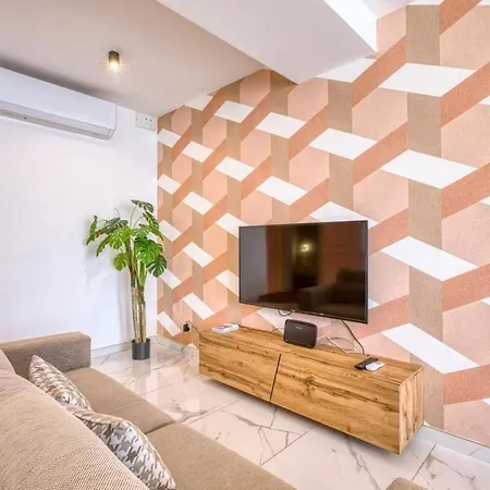 2br Gozo Escape With Private Tub & Backyard By 360 Estates *