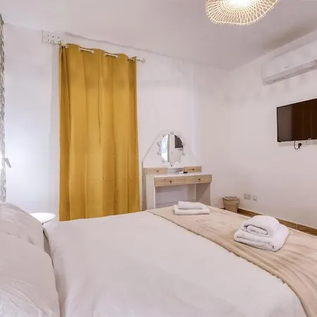 2br Gozo Escape With Private Tub & Backyard By 360 Estates Ta' Abram