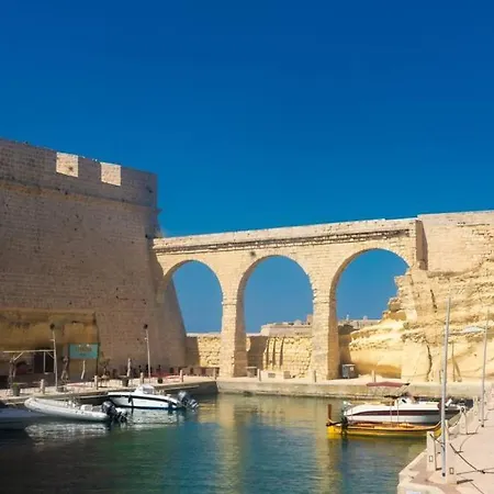 2br Gozo Escape With Private Tub & Backyard By 360 Estates *