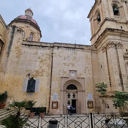 2br Gozo Escape With Private Tub & Backyard By 360 Estates Apartment
