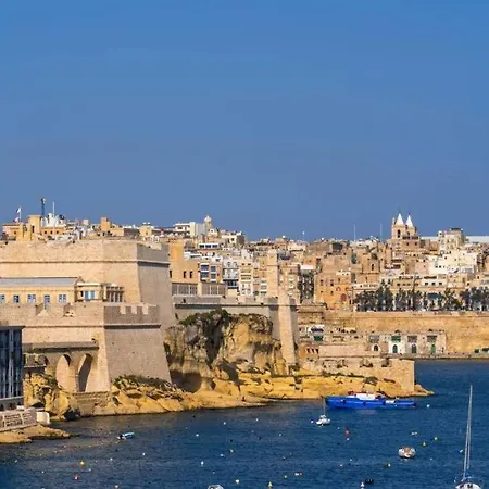 2br Gozo Escape With Private Tub & Backyard By 360 Estates *