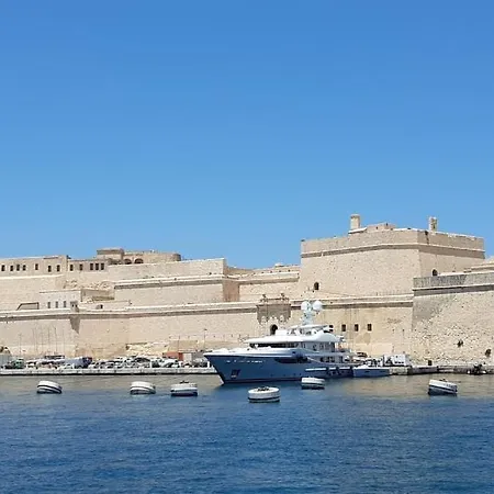 Apartment 2br Gozo Escape With Private Tub & Backyard By 360 Estates